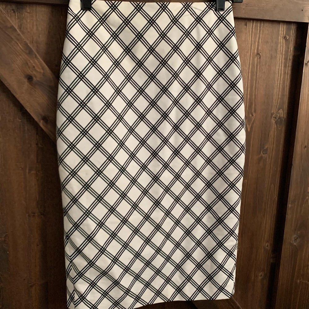 EUC Express pencil skirt - black/white - size 2